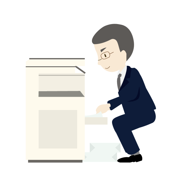コピー機の用紙を補充する男性会社員
