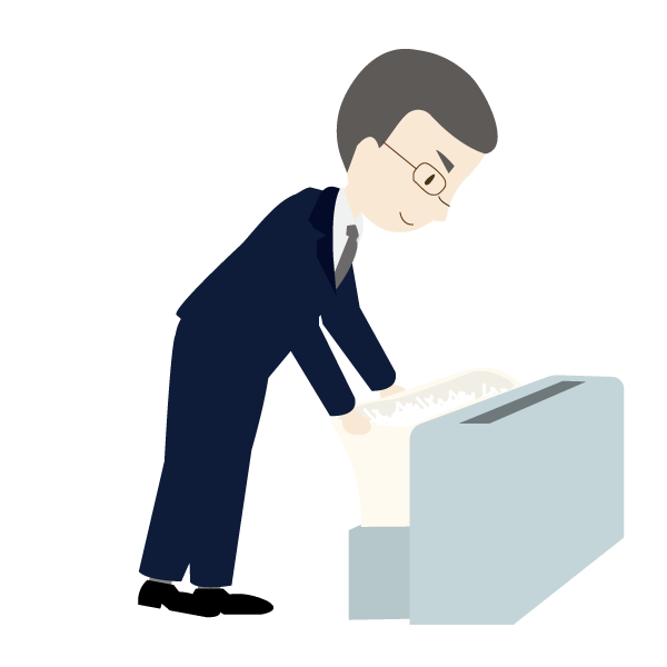シュレッターのゴミを片付ける男性会社員