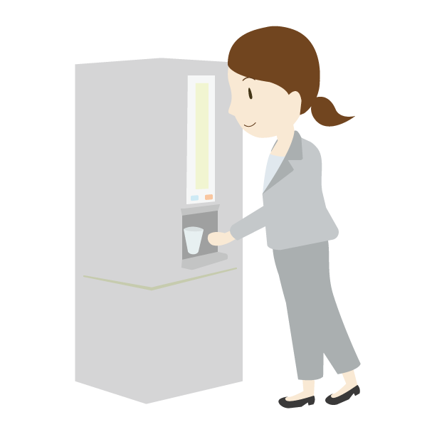 給茶機を使う女性会社員