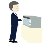 電子レンジを使う男性会社員