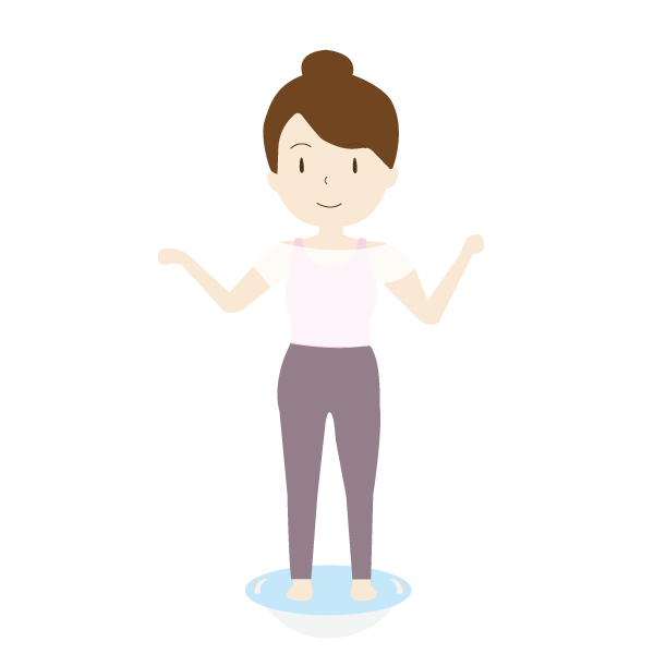 バランスボードに乗る女性