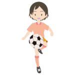 リフティングをするサッカー少女