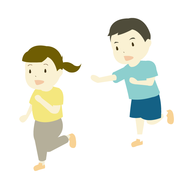 鬼ごっこをする子供たち