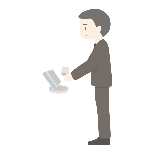 ICカードで出退勤の打刻をする男性会社員