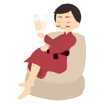 優雅にシャンパングラスを回すバスローブを着た紳士